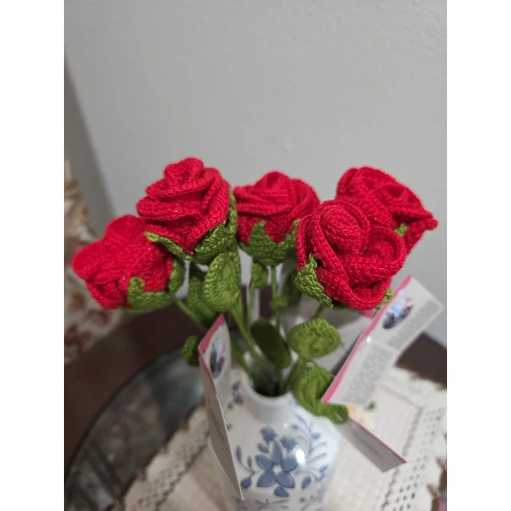 Set of 5 Handmade Crochet Red Rose Stems – Artificial Floral‎ Decor